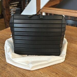 new, never used parallelle the onyx traveller medium